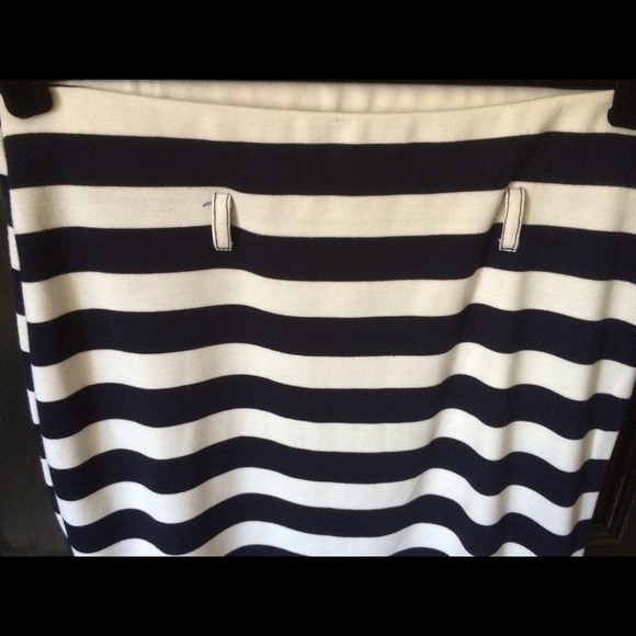 ( SOLD AS BUNDLE  ) Pencil  skirt - Picture 2 of 2