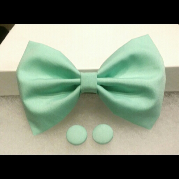 Pastel Mint Hair Bow & Earrings - Picture 2 of 2
