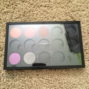 MAC PALETTE + MUG AND MAC SHADOWS 🚫SOLD