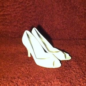 White high heel shoes