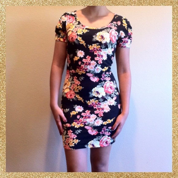 👗Floral bodycon dress🌹