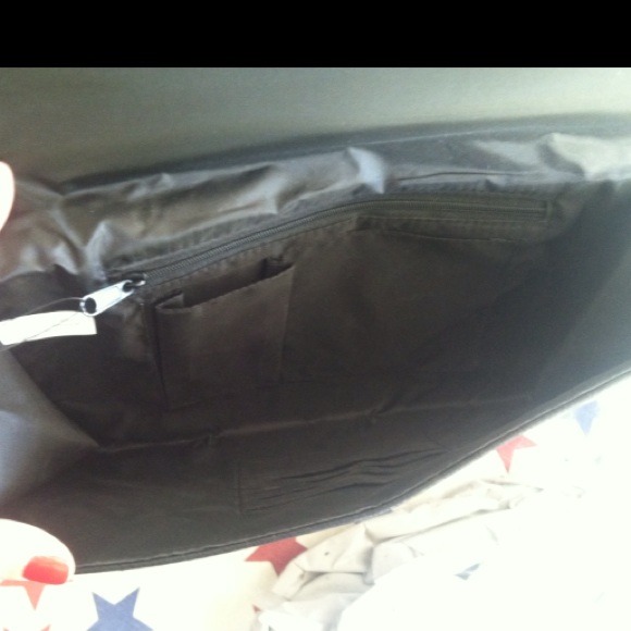 Black and gold clutch NWT - Picture 3 of 4