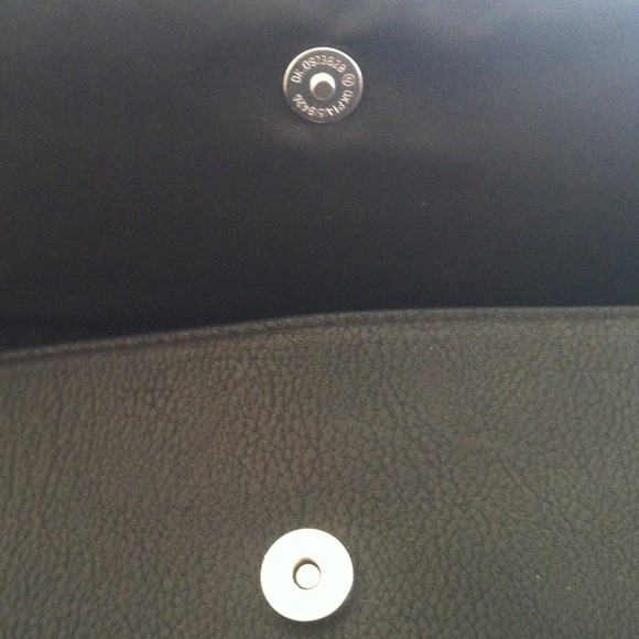 Black and gold clutch NWT - Picture 4 of 4