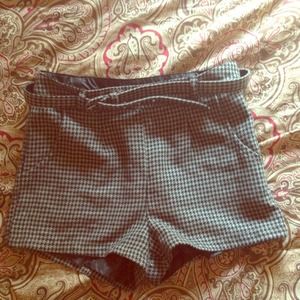 Adorable never worn high wastes shorts!!