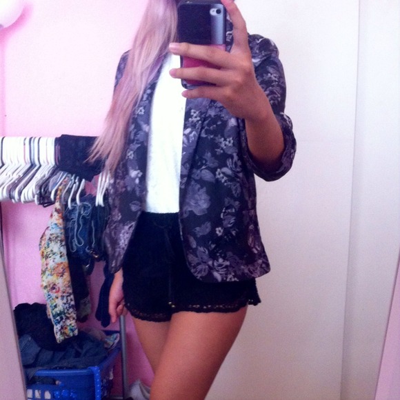 💖 Grey Floral Blazer - Picture 2 of 4
