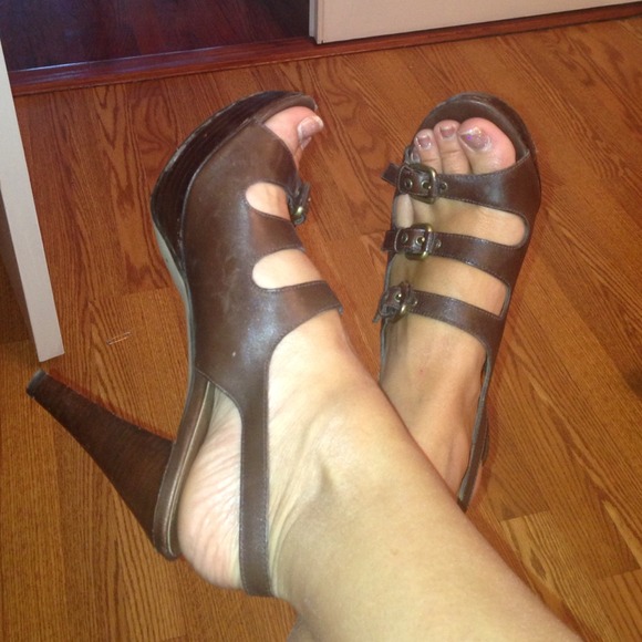 Brown Marc fisher sandals. Size 7, but fits 7.5