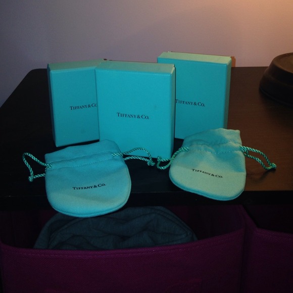 3 tiffanys boxes & 2 tiffanys jewelry bags