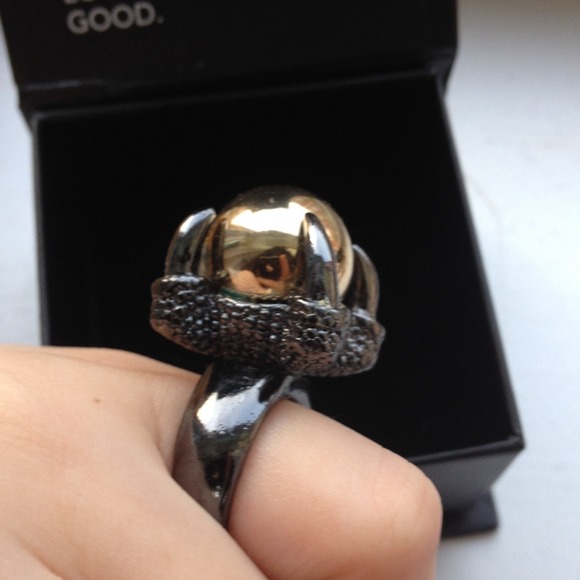 Size 4.5 Dragon Claw Ring - Picture 4 of 4