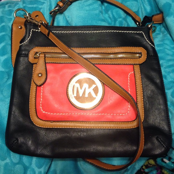MICHAEL KORS CROSSBODY 😍