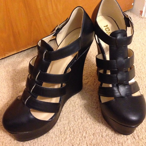 Never been worn summer wedge!