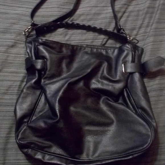 👀REDUCED👀 Large black shoulder to Crossbody bag