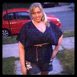 Navy kimono sleeve top with green leaf print