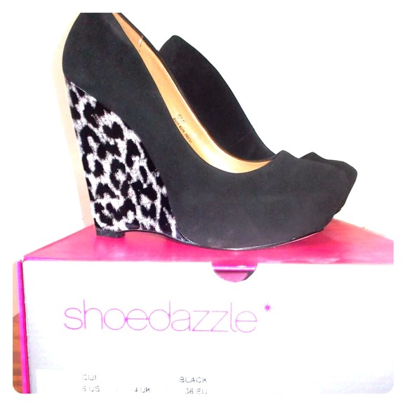 💥REDUCE💥Shoedazzle black wedge gray cheetah heel