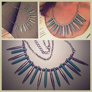 Brand new, tribal faux turquoise necklace. 😘