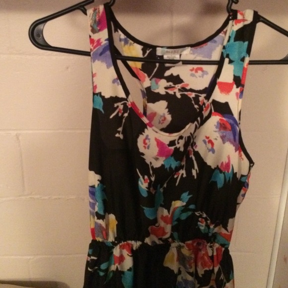 Black Dress w/ Flower Design - Picture 3 of 4