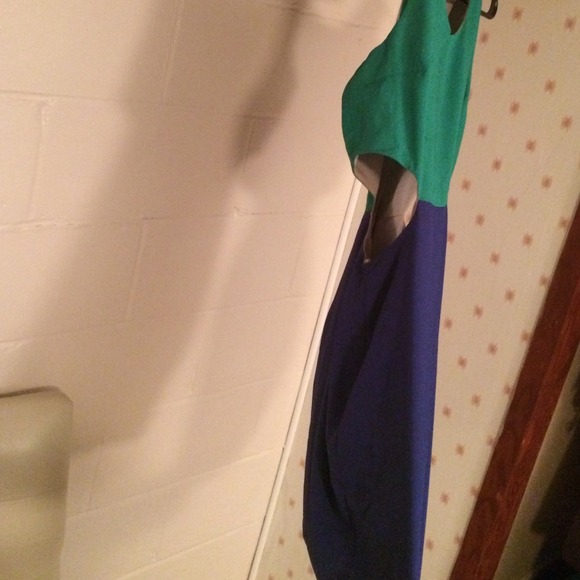 Green and Blue Sleeveless Cocktail Dress - Picture 2 of 3