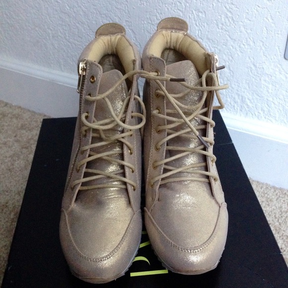 🔴SOLD🔴Amuse wedge sneakers - Picture 2 of 4