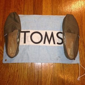 TOMS Women's Olive Classic Slip On