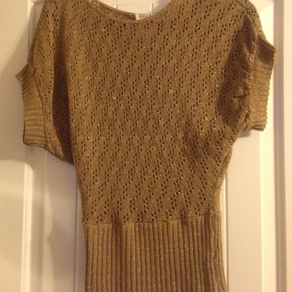 ❌ SOLD Tan sweater with gold accent