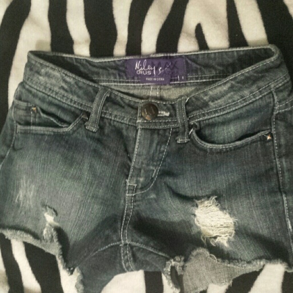 Miley Cyrus Shorts - Picture 2 of 4