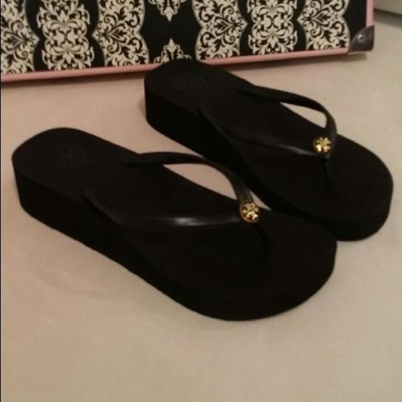 Tory burch flip flops😜😜😻