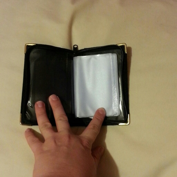 A black photo wallet - Picture 2 of 3