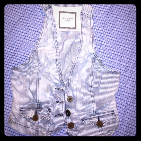🚫TRADED🚫 A&F denim vest 💙