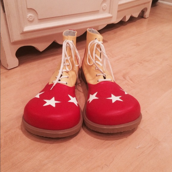 Clown shoes🎈