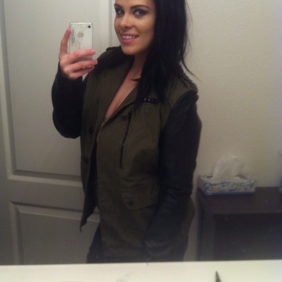 Sold in bundle - Picture 2 of 3