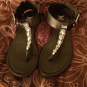 Sandals with diamonds on it 💎💎