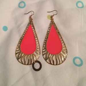 🙅SOLD🙅 Coral and Gold Dangly Earrings
