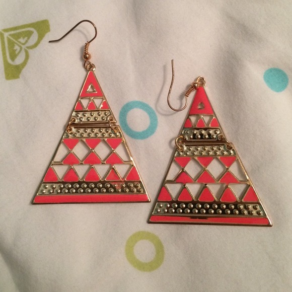 🙅SOLD🙅 Coral and Gold Dangly Earrings
