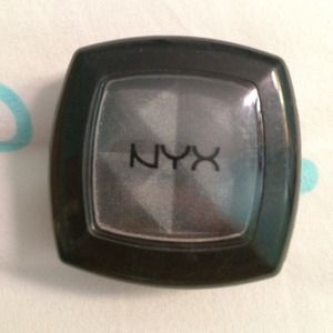 NYX "deep charcoal" Eyeshadow