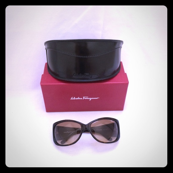 ✨ Blinging Salvatore Ferragamo sunglasses ✨