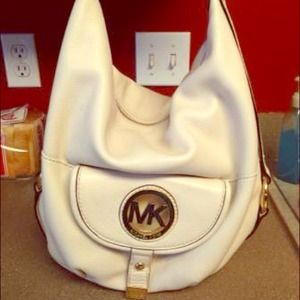 Authentic Michael Kors purse. I accept Paypal