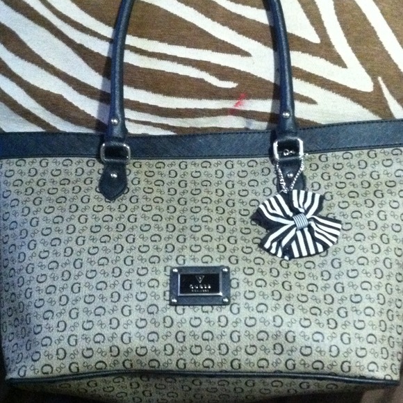 Guess purse