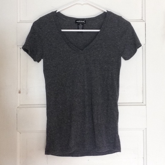 ✖️SOLD✖️ Set of 3 Basic T-shirts - Picture 4 of 4