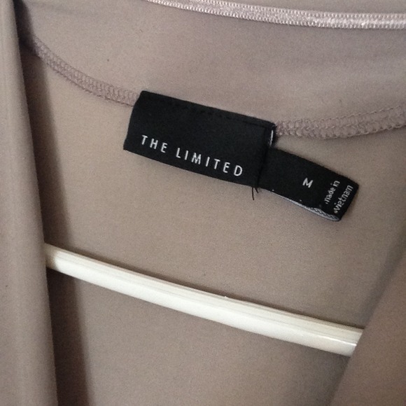 ✖️SOLD✖️ Silky Sleeveless Wrap Top - Picture 4 of 4