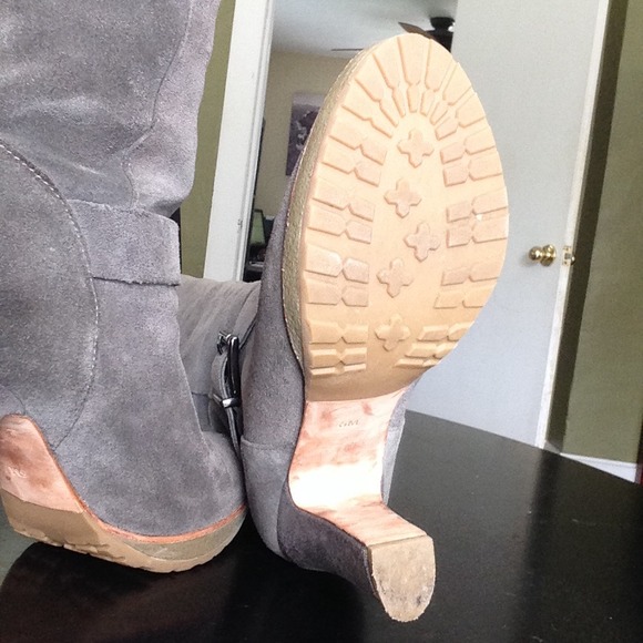 ✖️SOLD✖️ Grey Suede Tall Boots - Picture 3 of 4