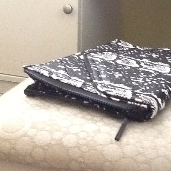 BCBGeneration clutch - Picture 2 of 2