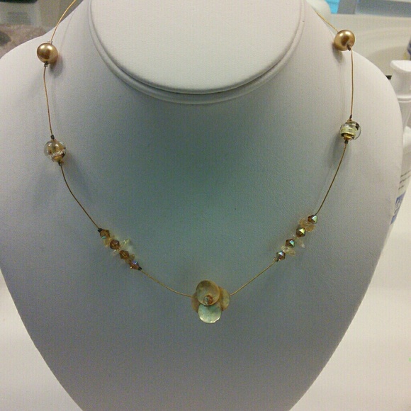 Necklace, beads mother of pearl flower