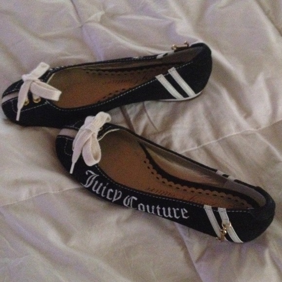 Juicy couture flat slip on