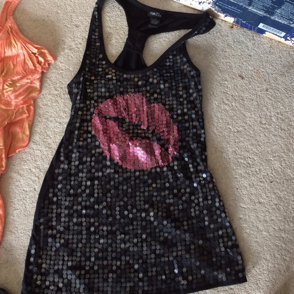 Top sequence with lip