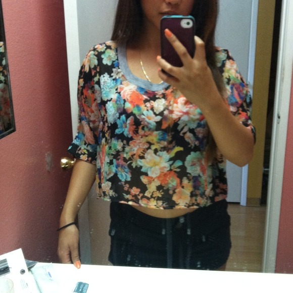 Loose floral crop top BNWOT