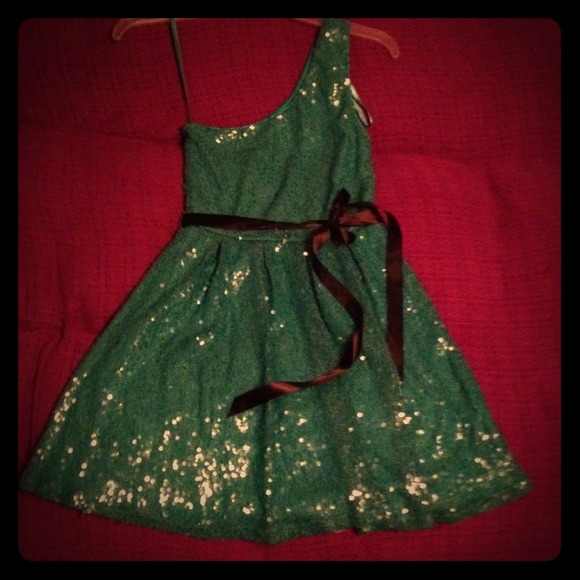 Gorgeous emerald green sequenced dress never worn!