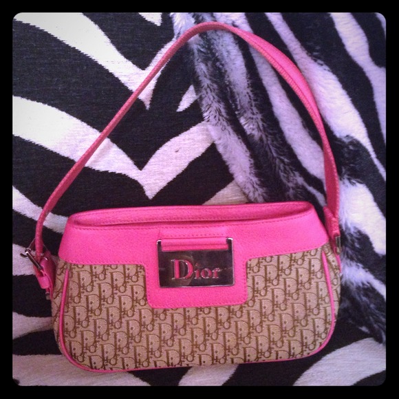 Small Pink Dior purse! 💗