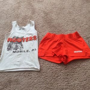 Hooters outfit
