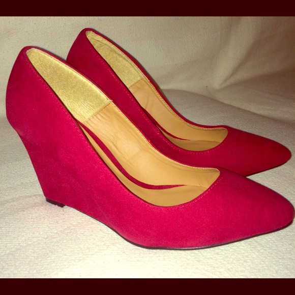 Red faux Ashley Stewart wedges