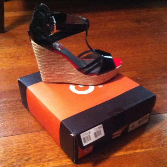 Guess Shoes NEW