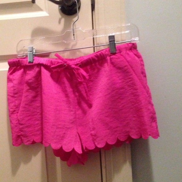 Scallop edge pink shorts!